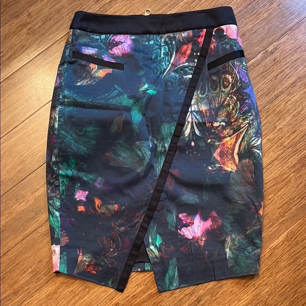 Ted Baker Pencil Skirt - size 1 (US 2/4) - knee length - zip closure